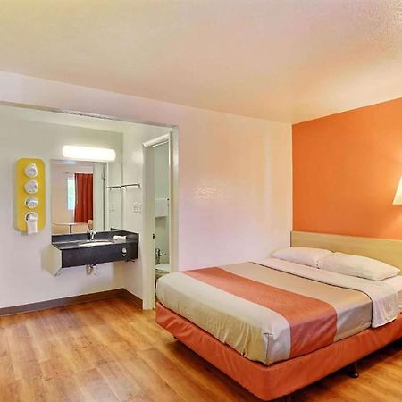 Travelodge By Wyndham Brattleboro Vt Εξωτερικό φωτογραφία