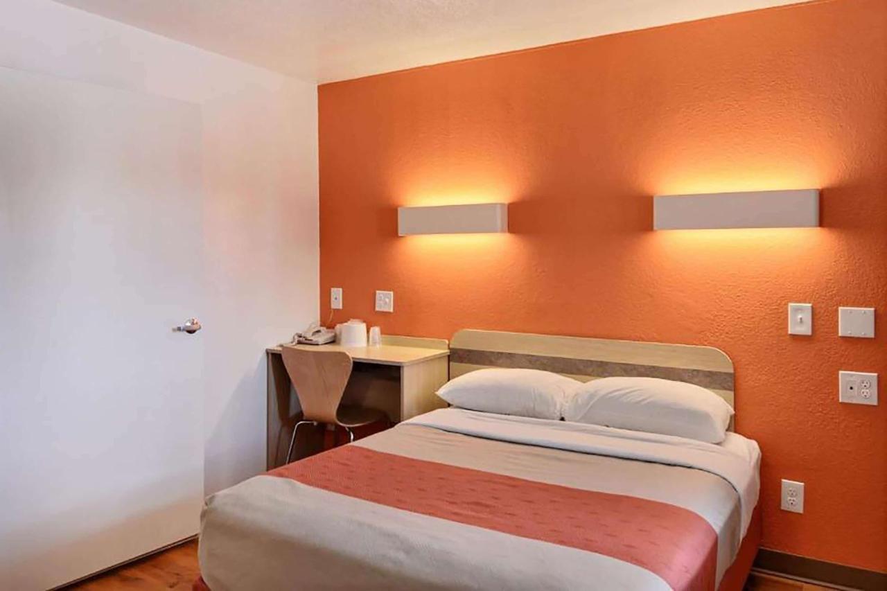 Travelodge By Wyndham Brattleboro Vt Εξωτερικό φωτογραφία