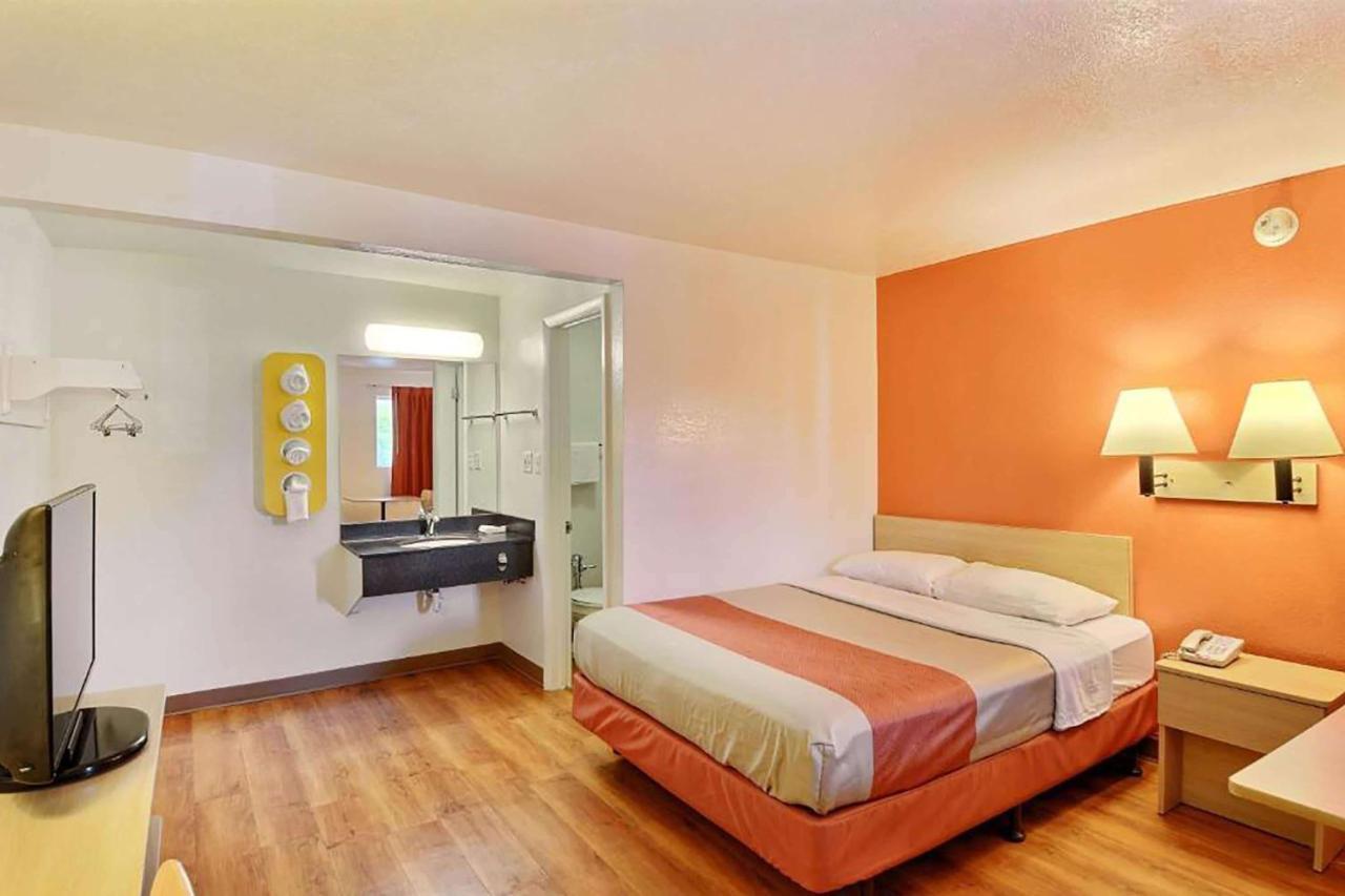 Travelodge By Wyndham Brattleboro Vt Εξωτερικό φωτογραφία