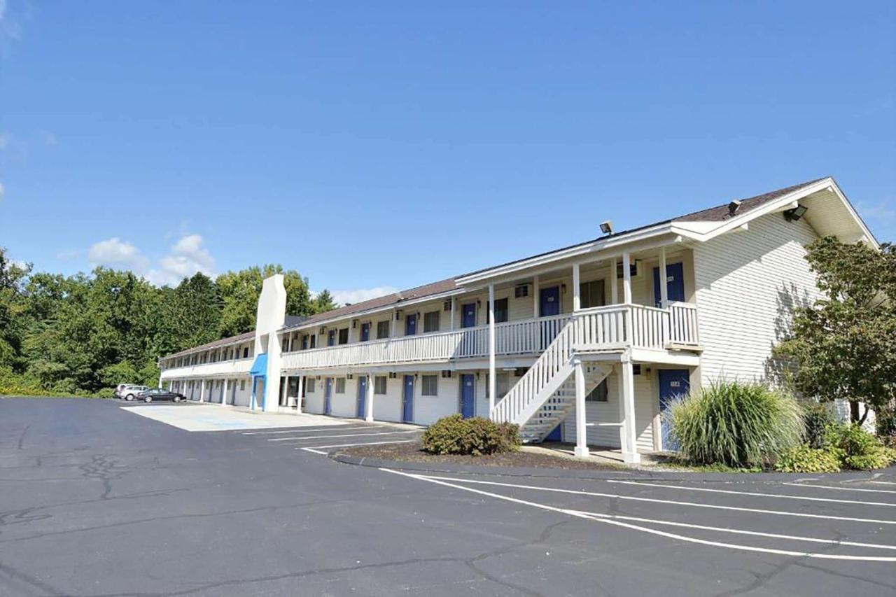 Travelodge By Wyndham Brattleboro Vt Εξωτερικό φωτογραφία