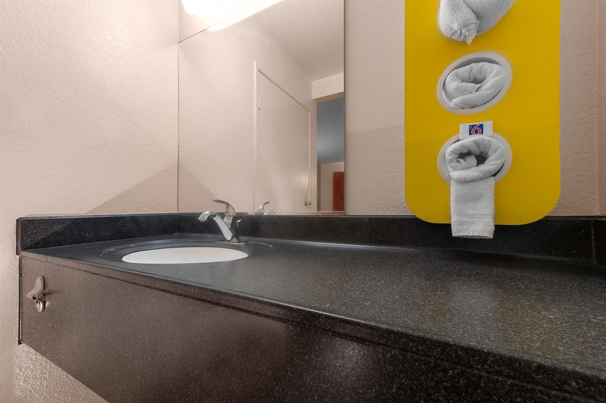 Travelodge By Wyndham Brattleboro Vt Εξωτερικό φωτογραφία