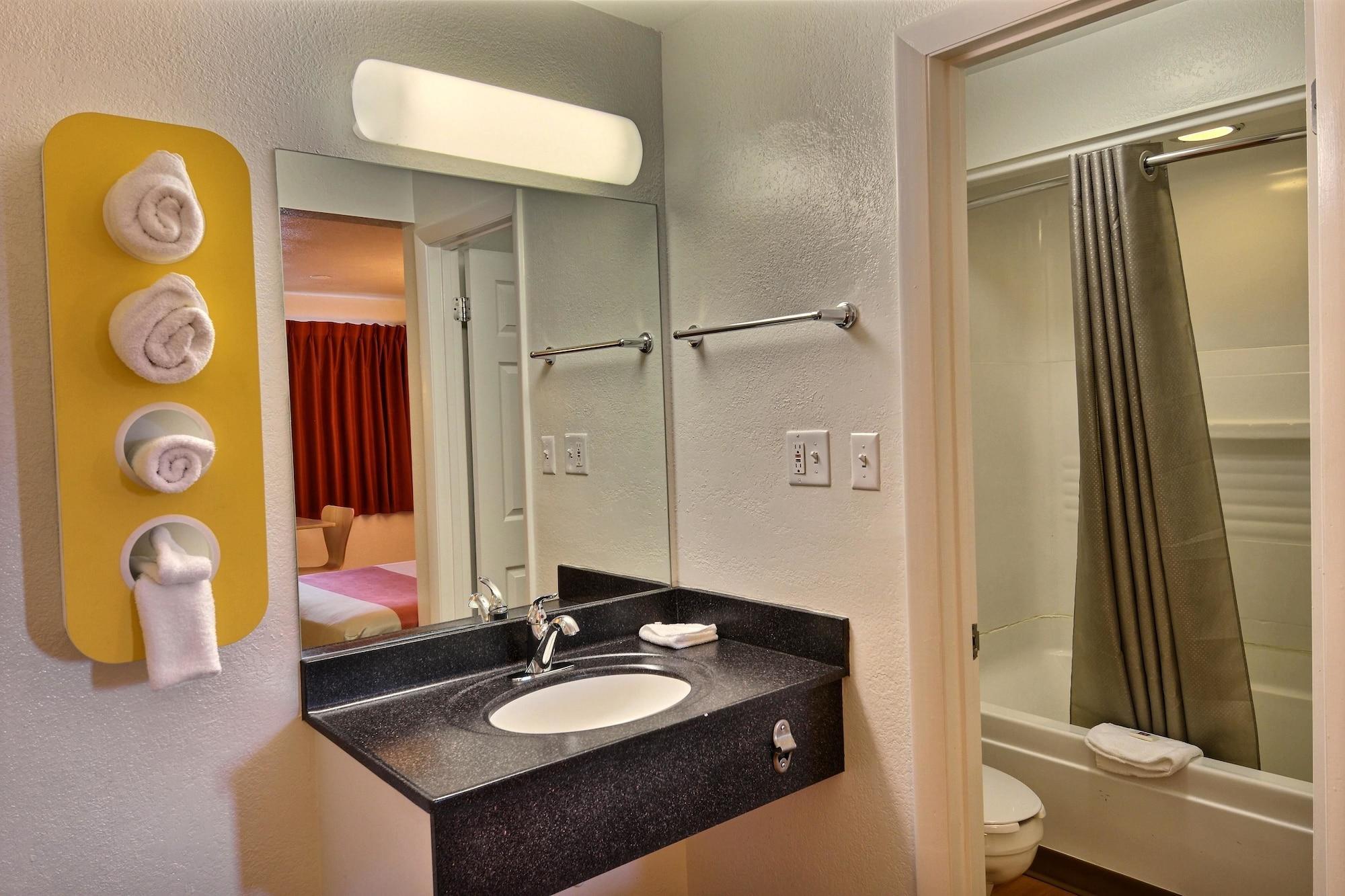 Travelodge By Wyndham Brattleboro Vt Εξωτερικό φωτογραφία