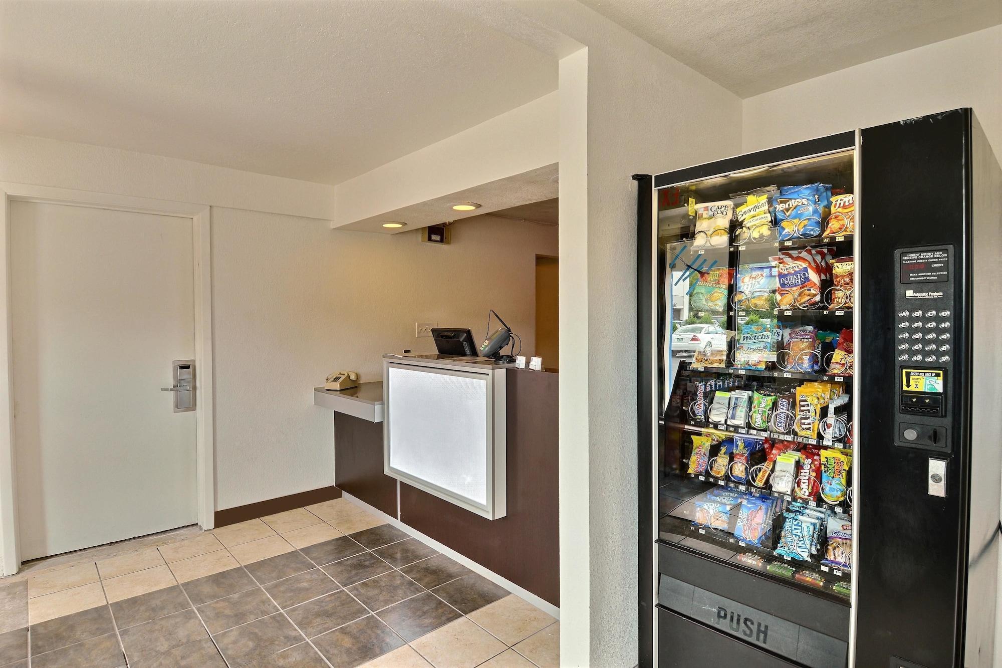 Travelodge By Wyndham Brattleboro Vt Εξωτερικό φωτογραφία