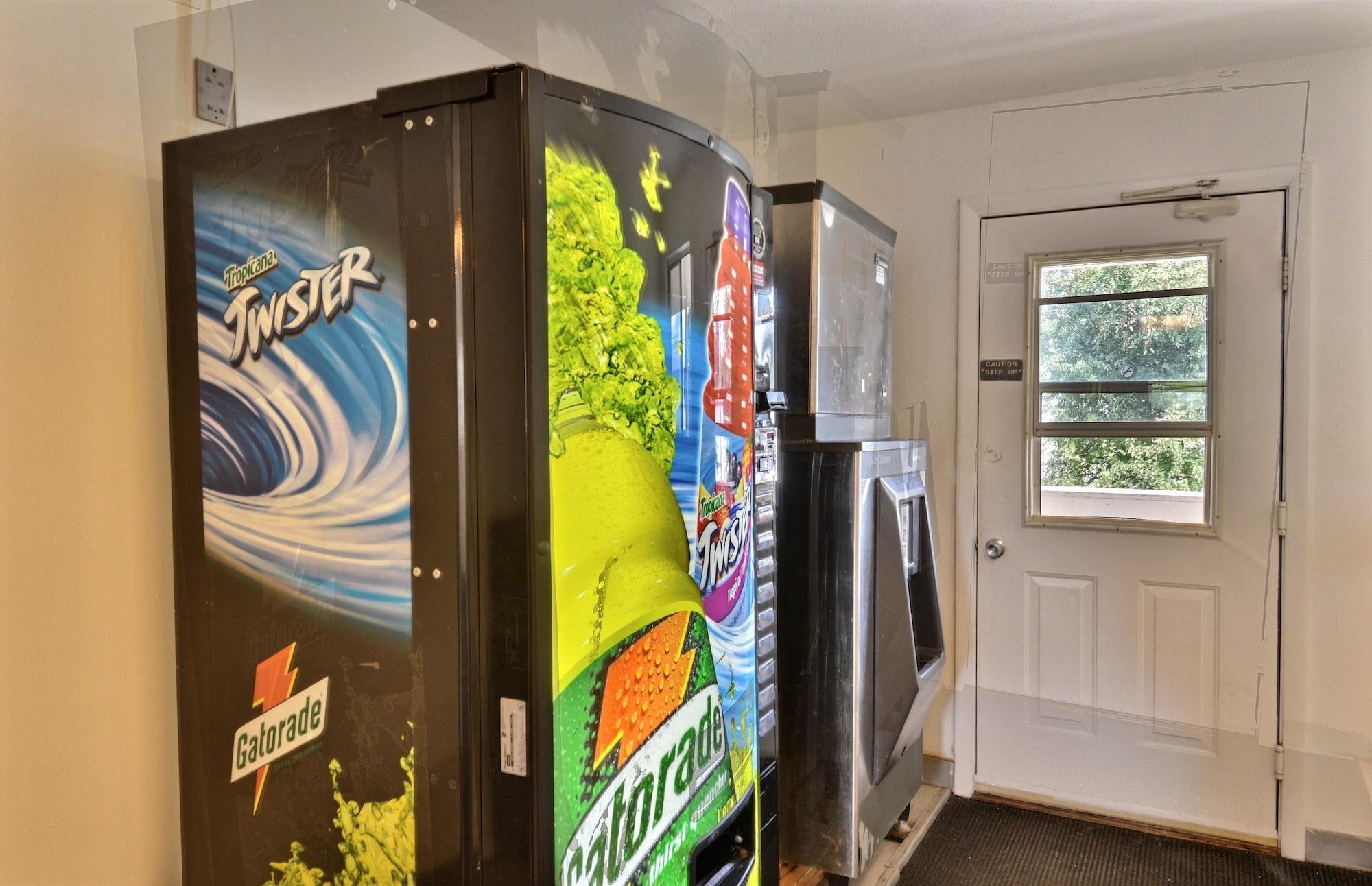 Travelodge By Wyndham Brattleboro Vt Εξωτερικό φωτογραφία