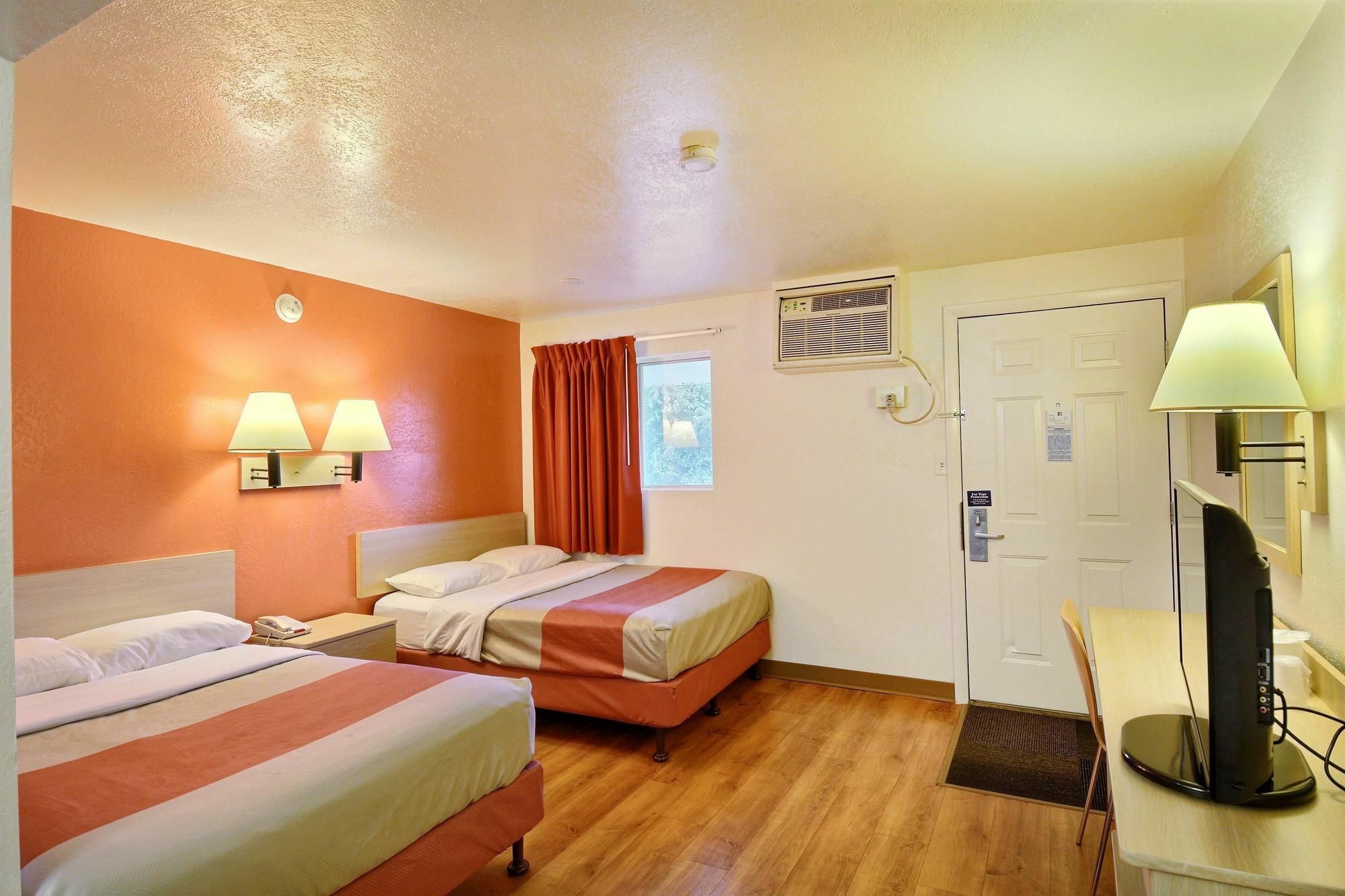 Travelodge By Wyndham Brattleboro Vt Εξωτερικό φωτογραφία